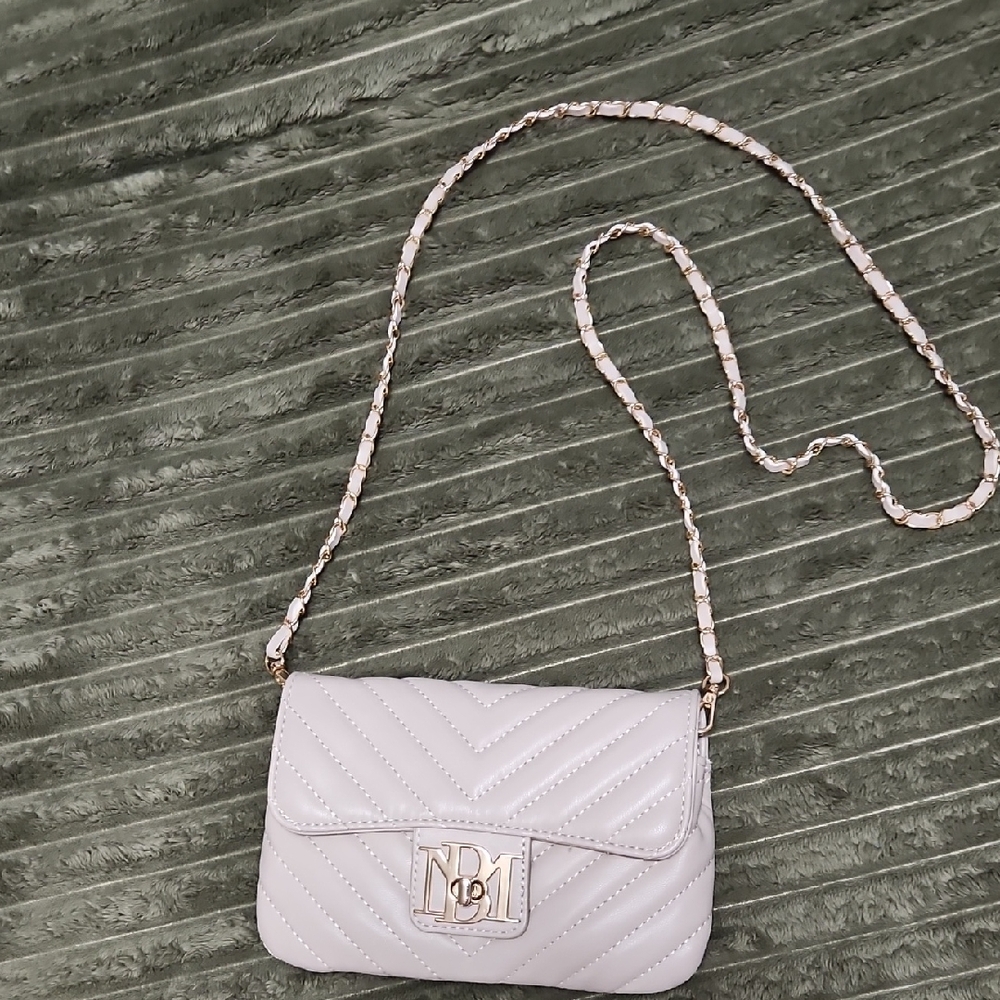 Elegant White Quilted Shoulder Bag